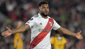 A Miguel Ángel Borja le llaman la atención pese a su triplete en River Plate