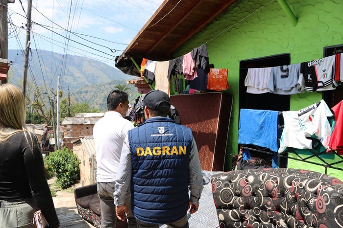 Entrega de ayudas humanitarias a municipios afectados por incendios y vendavales en Antioquia