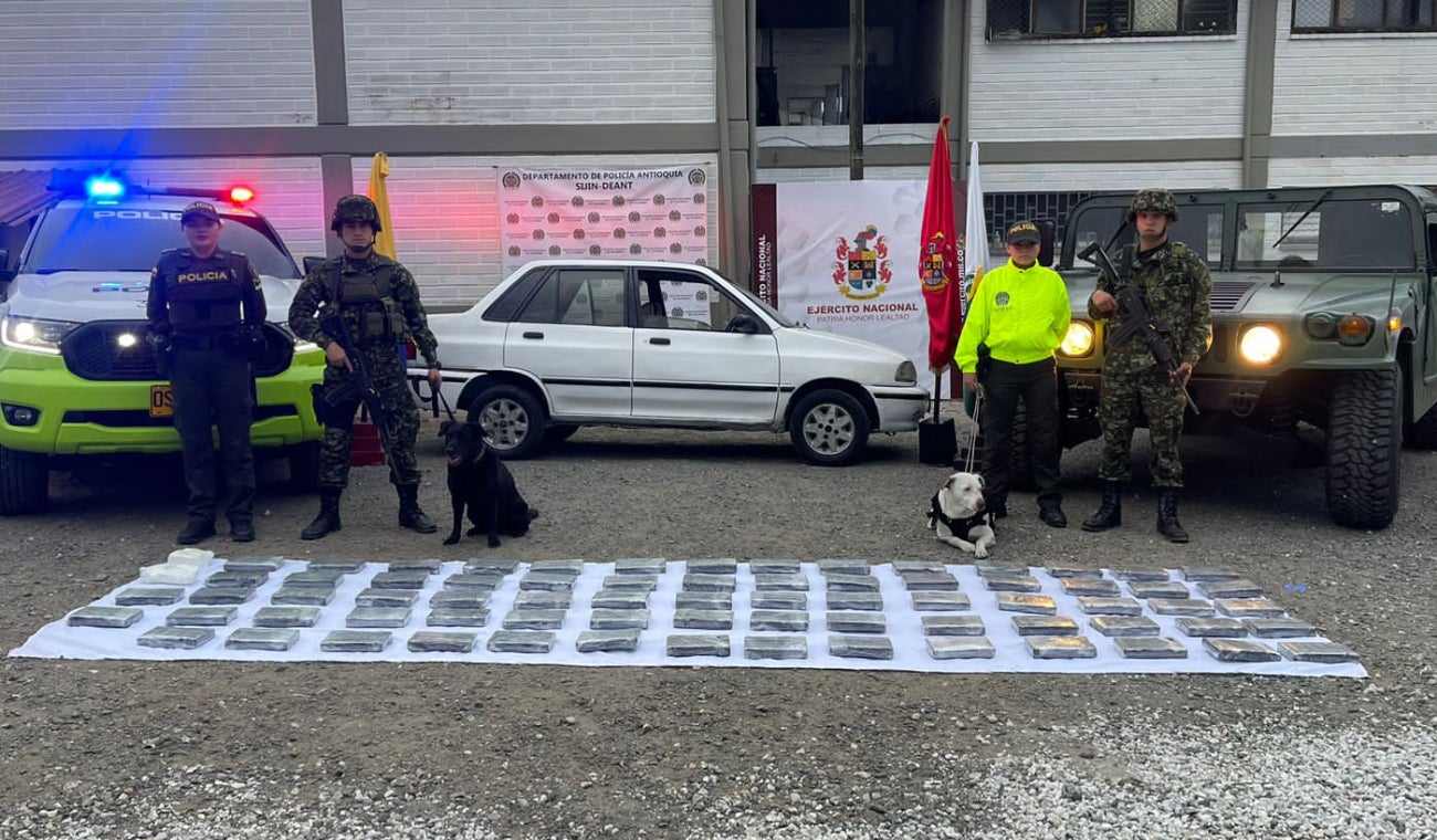 En persecución por vías de Antioquia, Ejército incautó más de 80 kilogramos de clorhidrato de cocaína perteneciente al Clan del Golfo