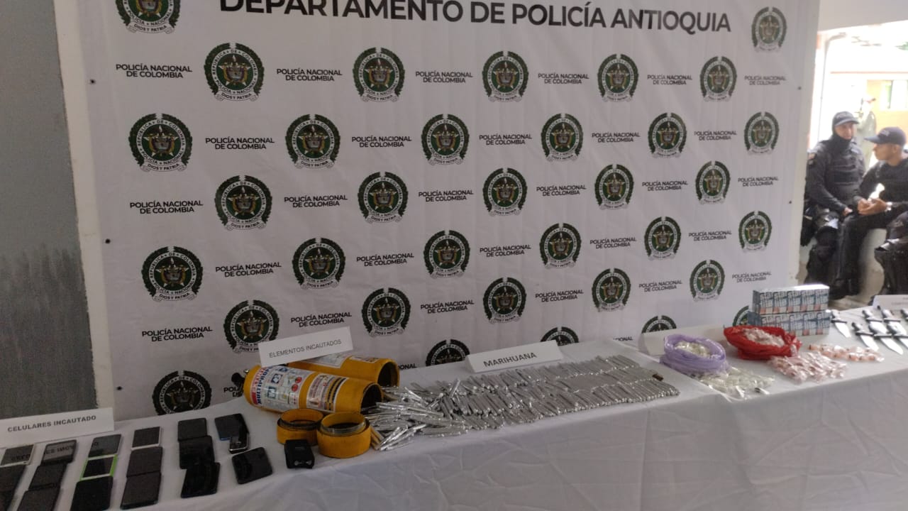 Redada en Rionegro contra las estructuras criminales, abundantes armas blancas y estupefacientes fueron incautados