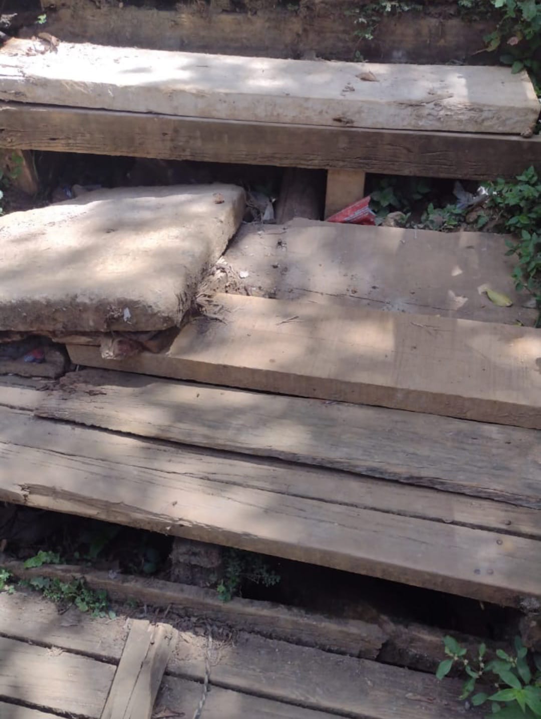 Puente de madera en Villatina, está en cuidados intensivos. Líderes piden a Fico intervención urgente