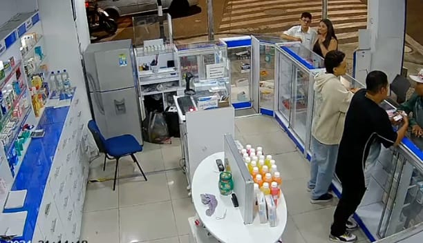 [Video] Ladrón con pistola se llevó hasta las candongas a un farmaceuta en Medellín