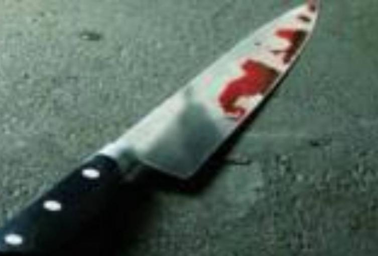 Con un cuchillo ensangrentado capturaron a presunto homicida de un joven en el centro de Medellín