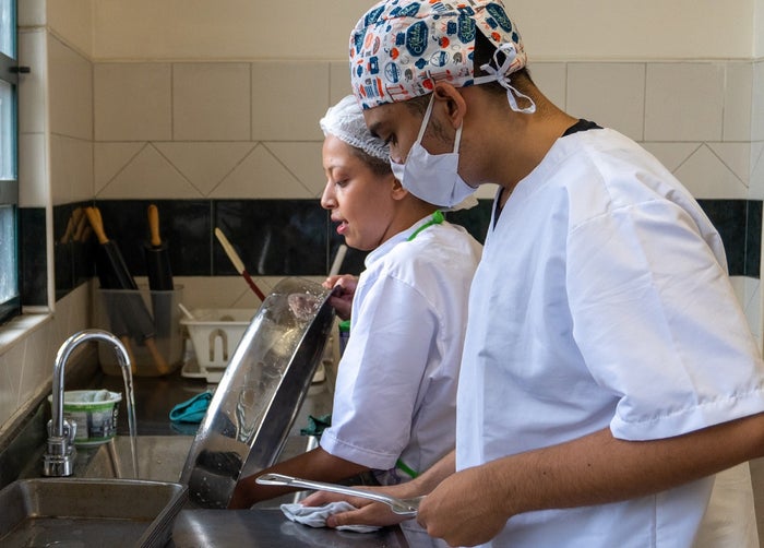 La Alcaldía de Medellín ofrece 230 cupos en formación laboral para personas con discapacidad cognitiva o mental