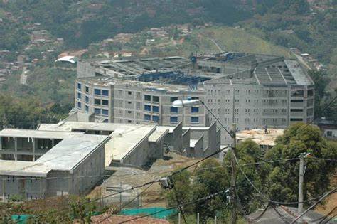 Hambre, enfermedades y hacinamiento: Reunión urgente busca soluciones a la crisis en la cárcel El Pedregal