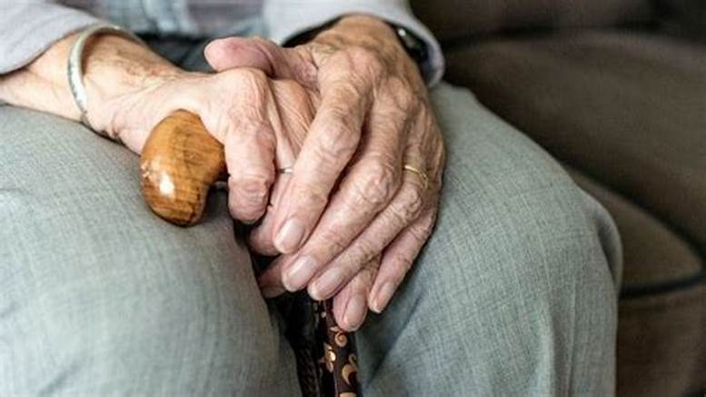 Mujer de 76 años murió tras sufrir una grave caída en una escalera eléctrica de un centro comercial de Medellín