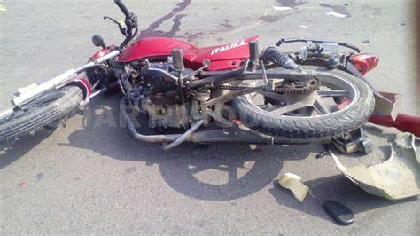 Fuerte choque entre motocicleta y tractocamión dejó un muerto en la vía Medellín-Bogotá