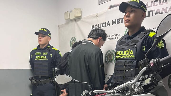 Capturan a dos fleteros cuando escapaban con celulares robados en Medellín