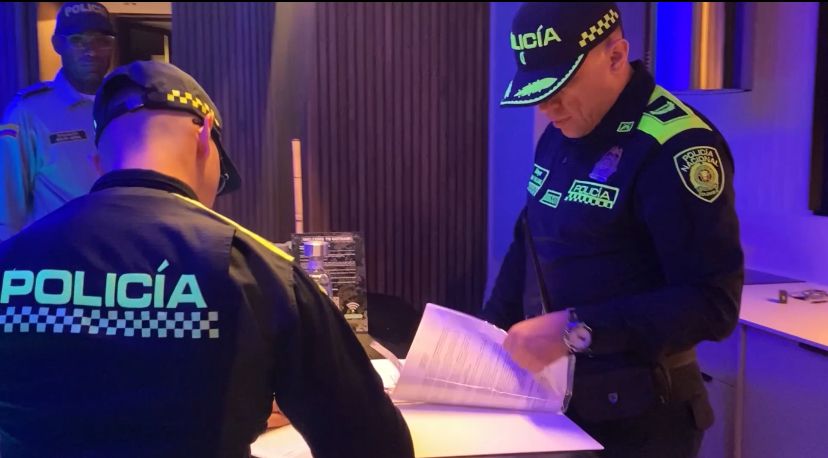 Sorprenden a un turista con dos menores dentro de un hotel en Medellín. El lugar fue cerrado temporalmente