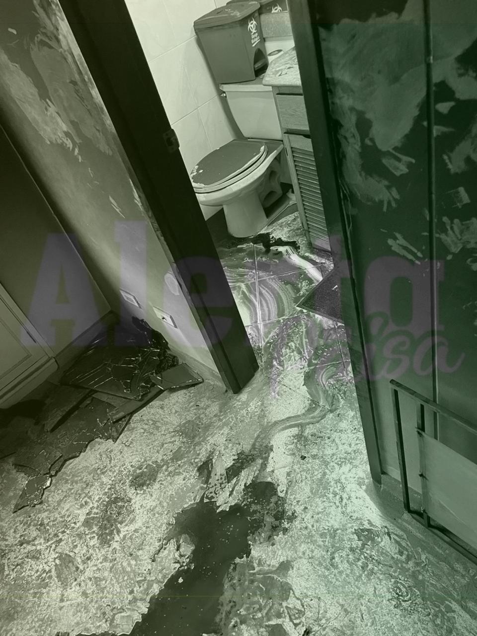 Imágenes inéditas: así quedó el consultorio y baño de la Clínica Medellín, tras el asesinato del urólogo Juan Guillermo Aristizábal