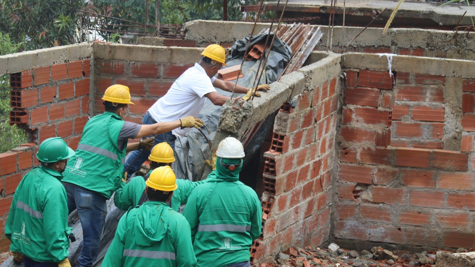 Santa Elena: 10 viviendas construidas en zona protegida fueron demolidas en Medellí