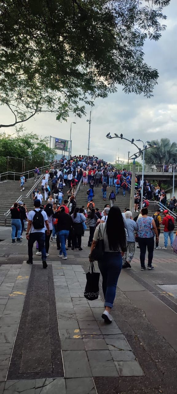 “Como Los caballos desbocados”, el viacrucis de los usuarios en el Metro de Medellín