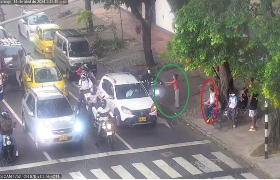 [Video] Madre de familia de Medellín fue sorprendida instrumentizando a sus hijos para la mendicidad