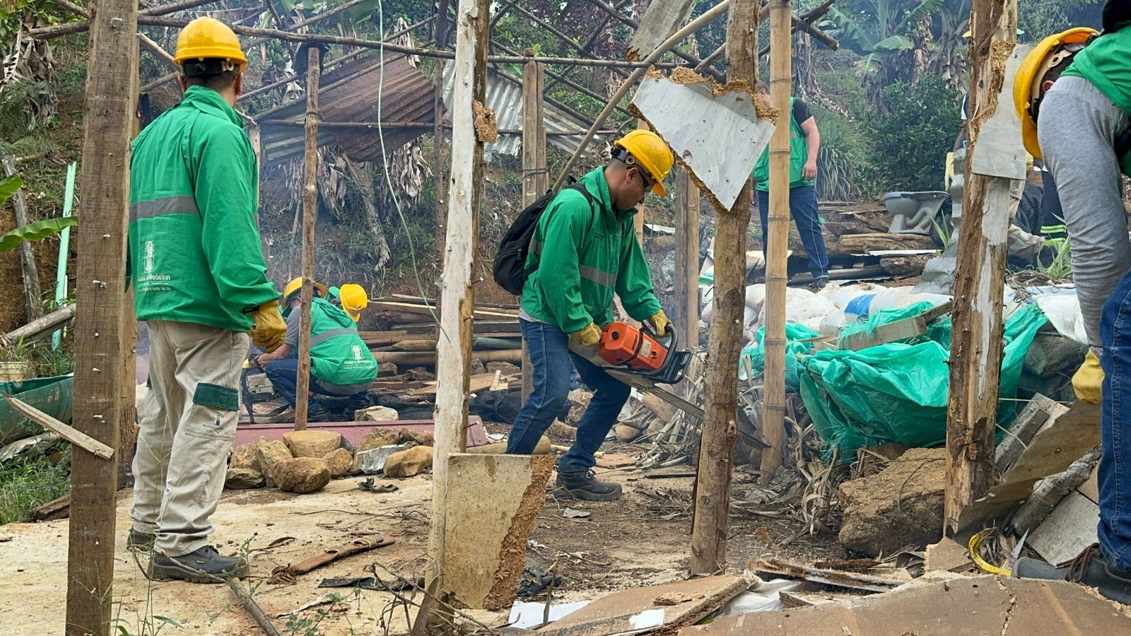 Santa Elena: 10 viviendas construidas en zona protegida fueron demolidas en Medellín