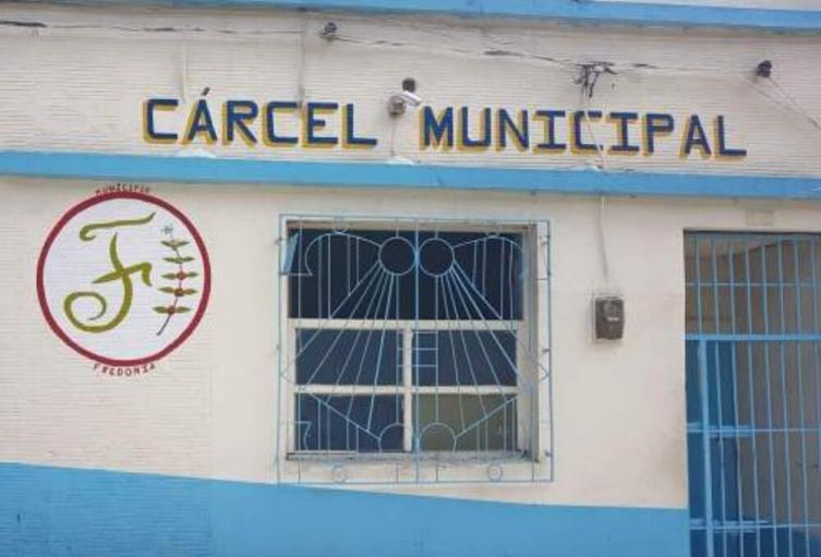 Continúan los operativos para recapturar a reclusos fugados de la cárcel de Fredonia