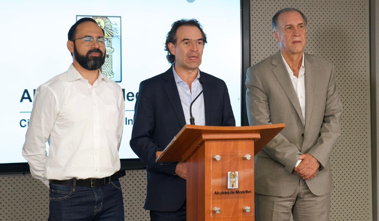Ministro de Minas y Energía, Andrés Camacho; alcalde de Medellín, Federico Gutiérrez; gerente de EPM, John Maya.