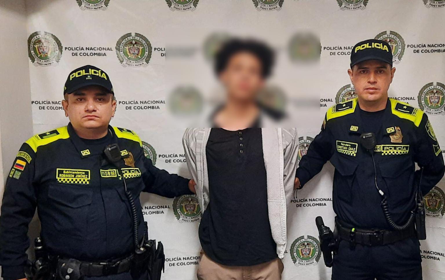 Captura de un hombre por golpear a una mujer policía en Medellín