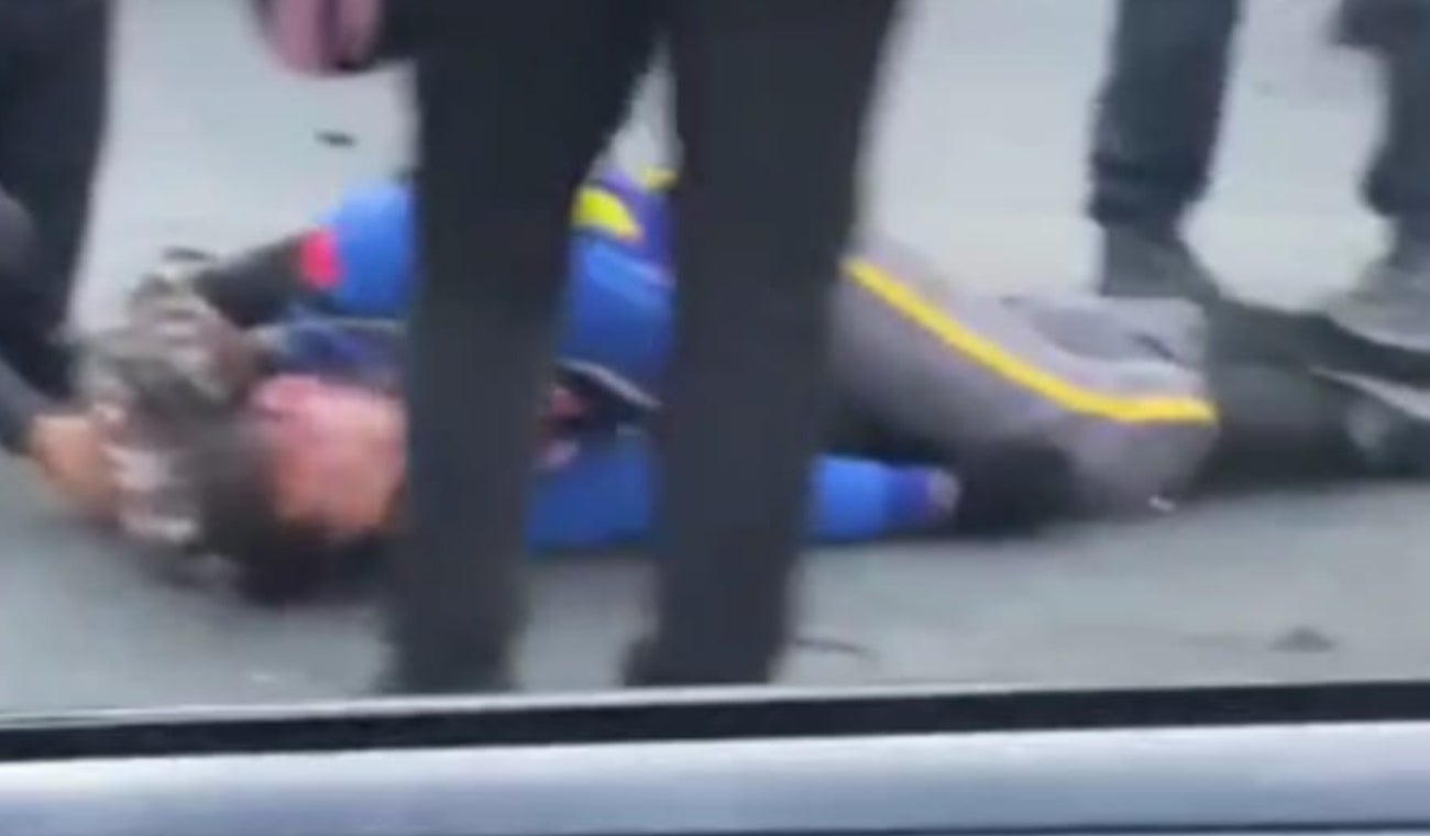 Alcohol y volante: Fatal combinación dejó un herido de gravedad en Bello y una moto incinerada