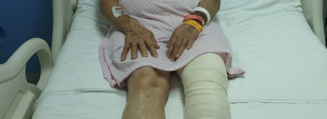 ABUELITA ESPERA CIRUGÍA