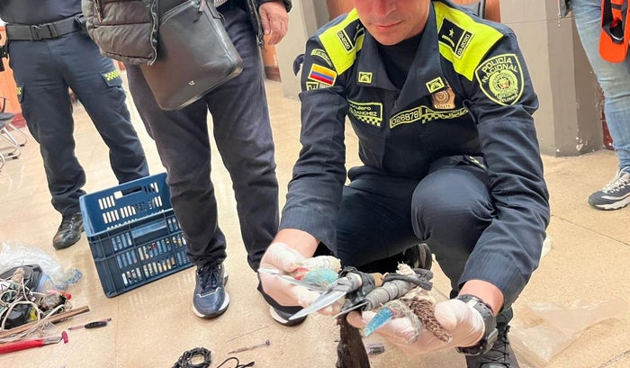 Armas cortopunzantes en estación de policía