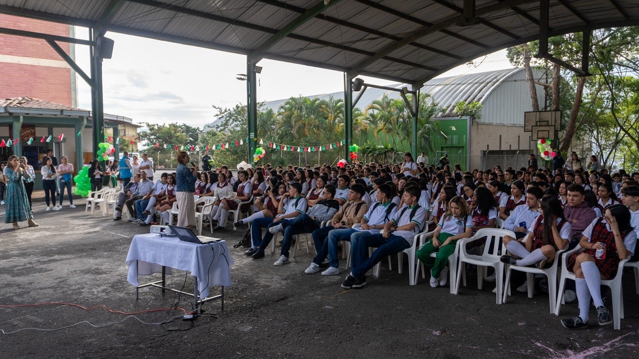 Estudiantes de instituciones educativas oficiales de Medellín