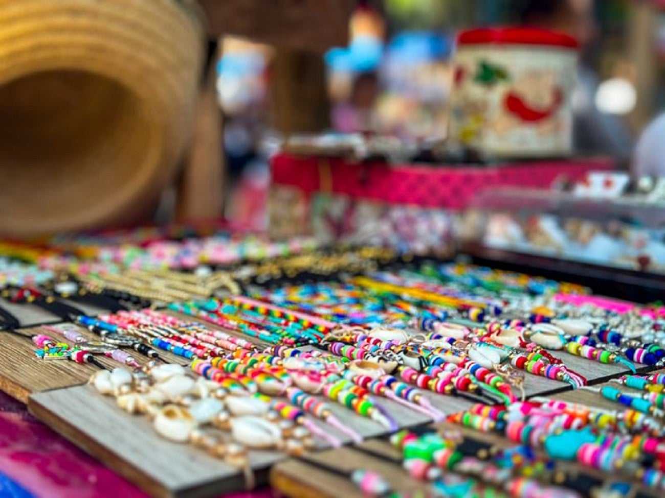 Feria artesanal se toma el Parque de Bello