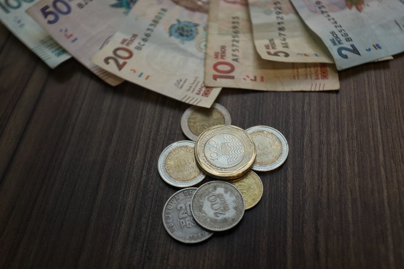 Monedas / Billetes / pesos colombianos / dinero