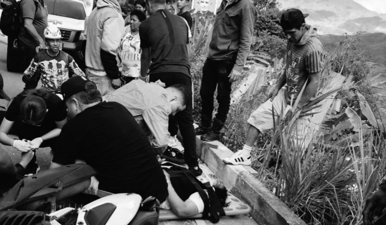 Mujer murió en trágica colisión de motocicletas en Angostura, Antioquia