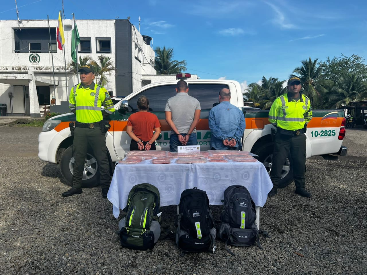 Narcotráfico en bus intermunicipal frustrado: Tres capturados con 7.4 kilogramos de cocaína en Urabá
