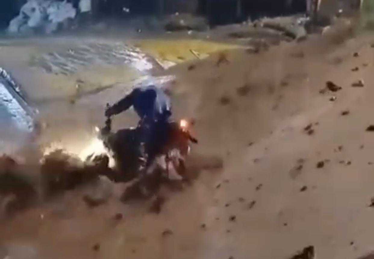 Ríos en las calles de Bello debido a las fuertes lluvias