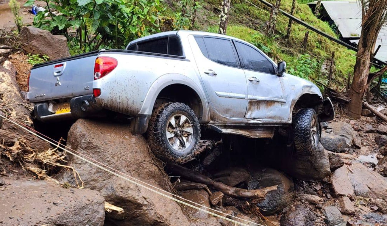 Valientes conductores escaparon de la muerte en impactante avenida torrencial en Jardín