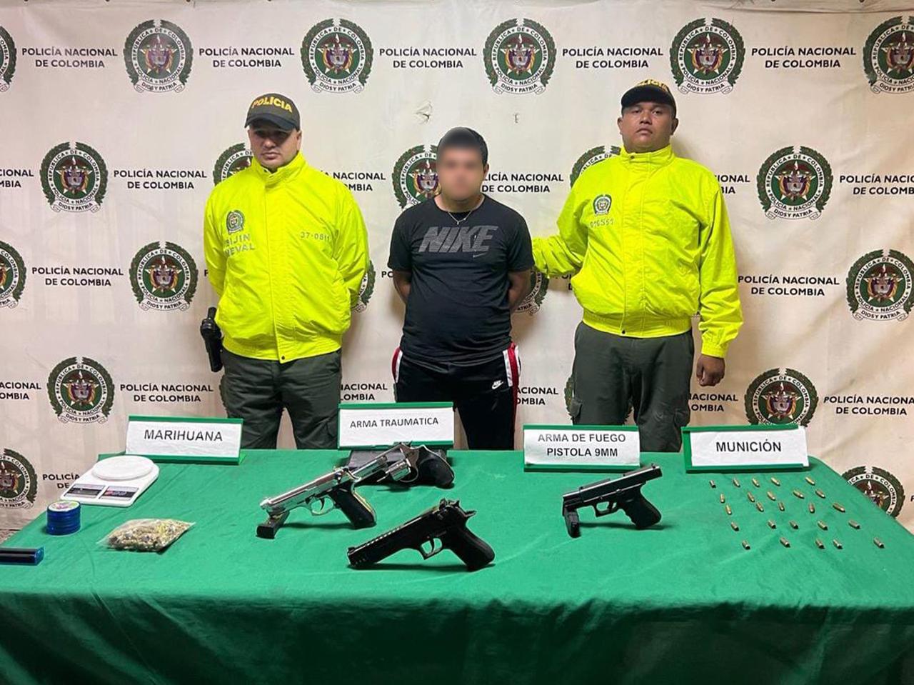 Un joven guardaba cuatro pistolas en su casa en el barrio Guayabal de Medellín