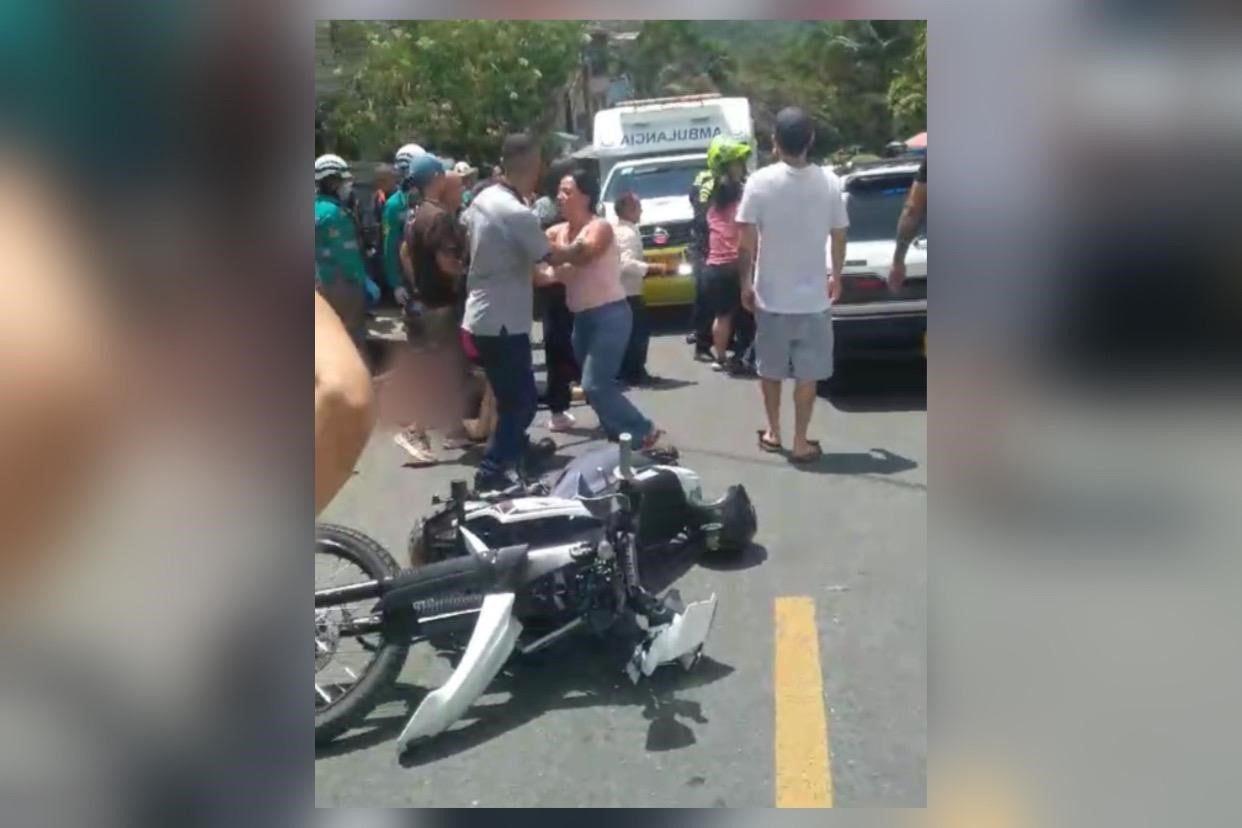 Por hacer volteretas en una moto, un tipo mató a una adulta mayor en Medellín