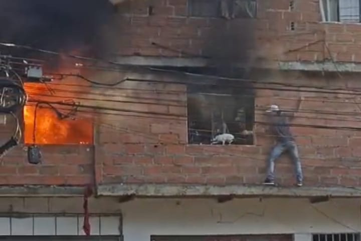 Incendio en el barrio Aranjuez de Medellín