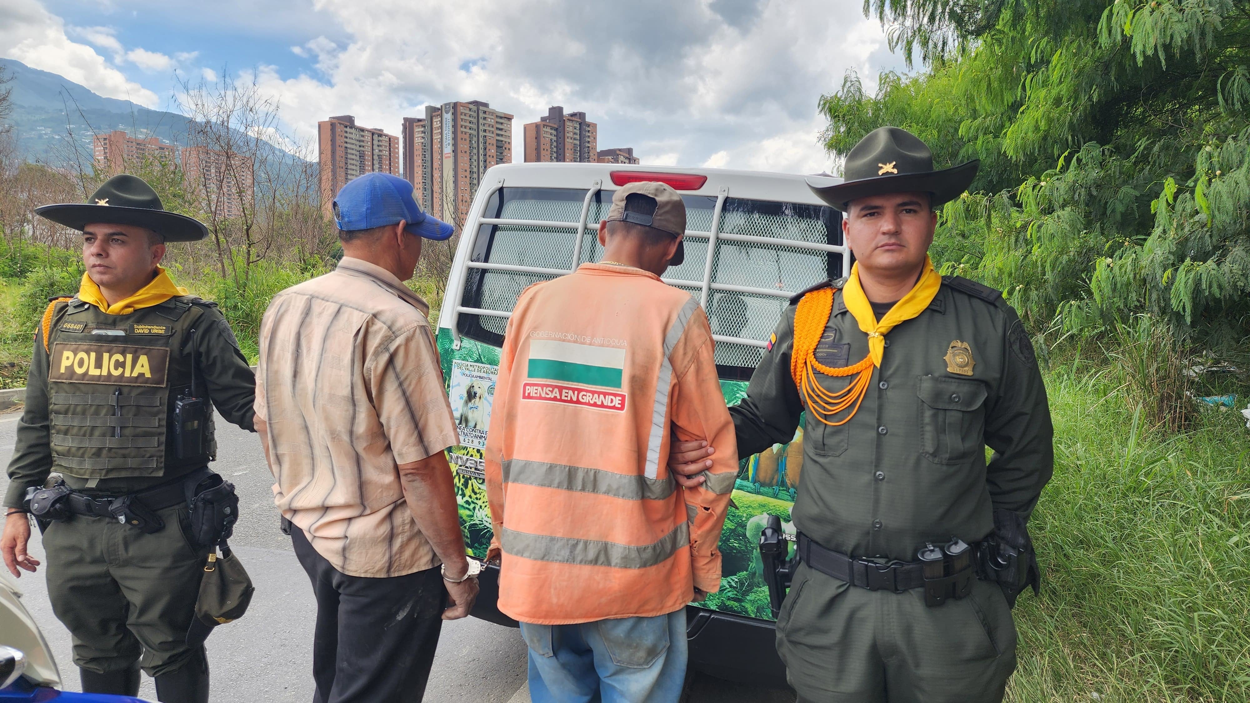 Capturas por arrojar escombros en el Rio Medellín