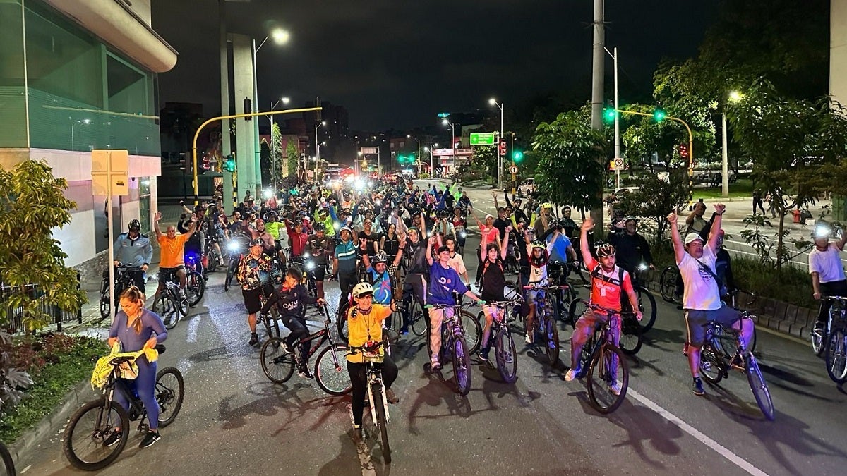 Ciclopaseo nocturno en Envigado