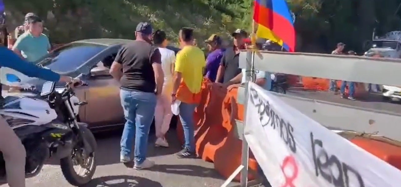 El paso vehicular en el sector Angelinos se sigue recuperando por parte de la Concesión Ruta del Cacao.