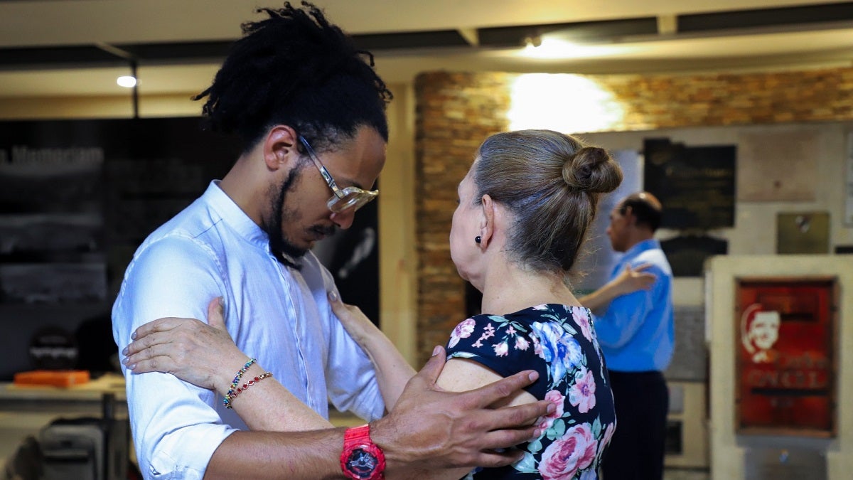 Vuelven las clases gratuitas de tango y milonga al aeropuerto Olaya Herrera