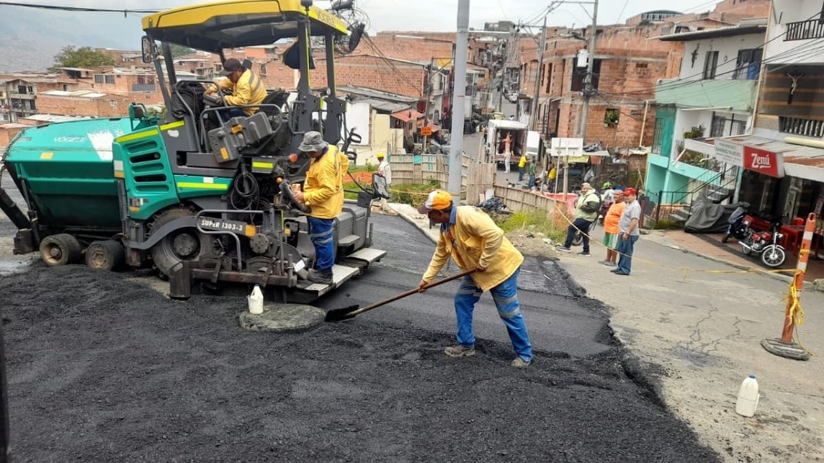 Obras de pavimentación en Bello