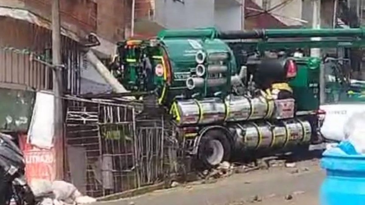 Accidente presentado con carro tanque en Manrique