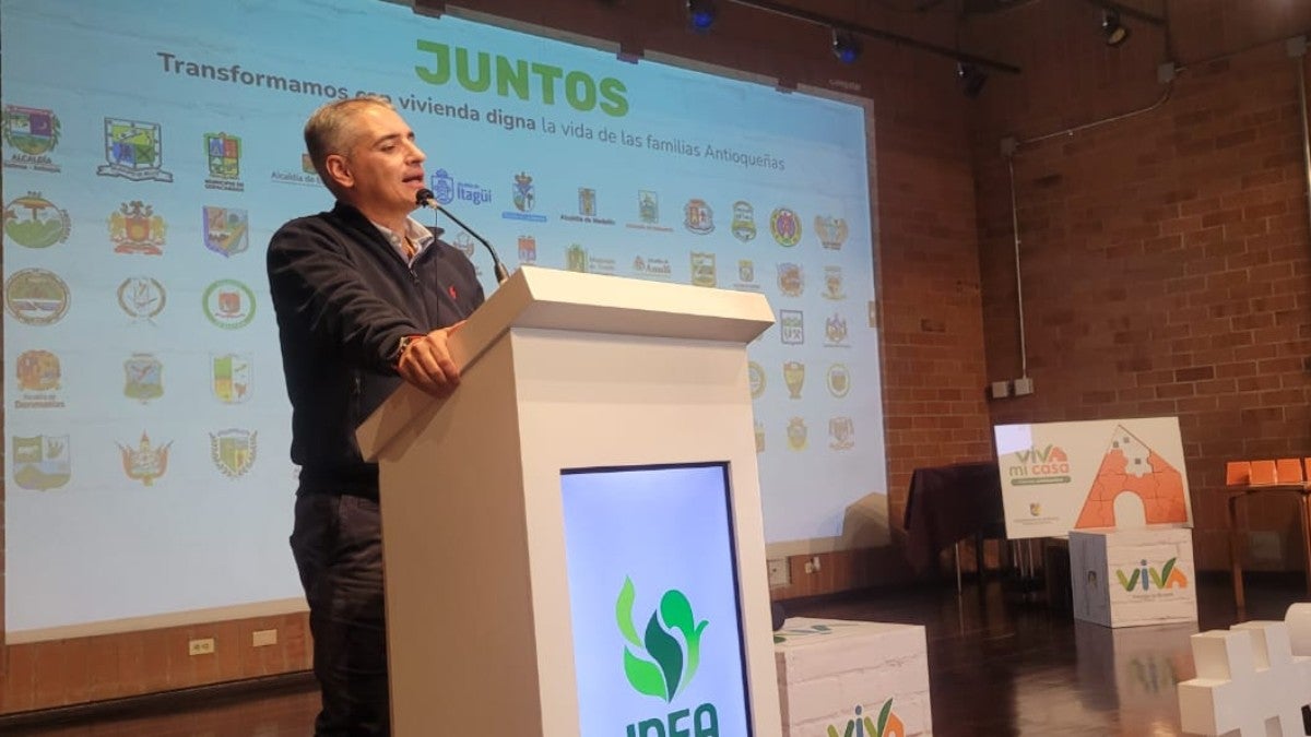 Acuerdo entre Gobernación de Antioquia, Viva y FNA por la vivienda en el departamento