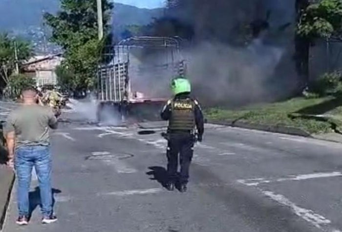 A la cárcel hombre prendió en llamas motos y carro de tránsito en Itagüí