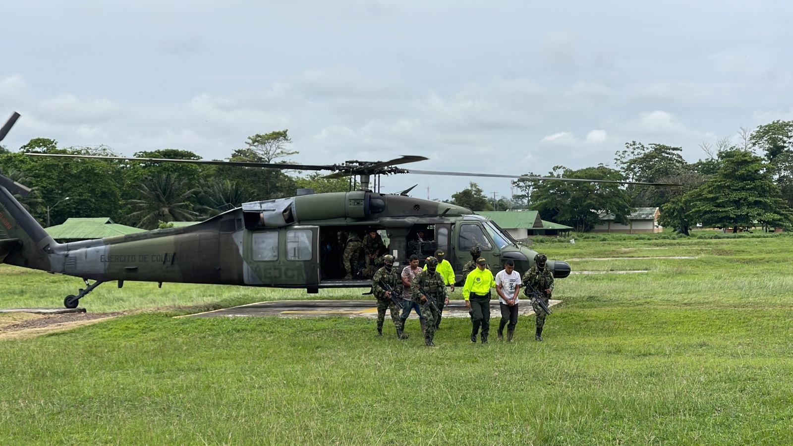 [FOTOS] Ejército neutralizó más de 45 criminales y decomisó toneladas de droga en Urabá durante el primer semestre del 2024