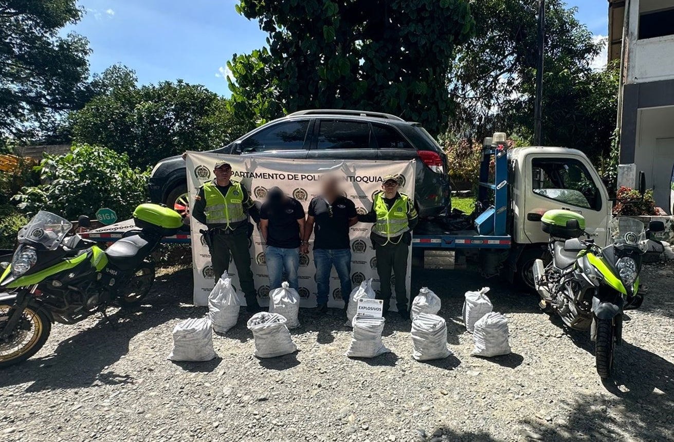 ¡Militar fue capturado con arsenal explosivo! Decomisaron 3.750 barras de material letal en Antioquia