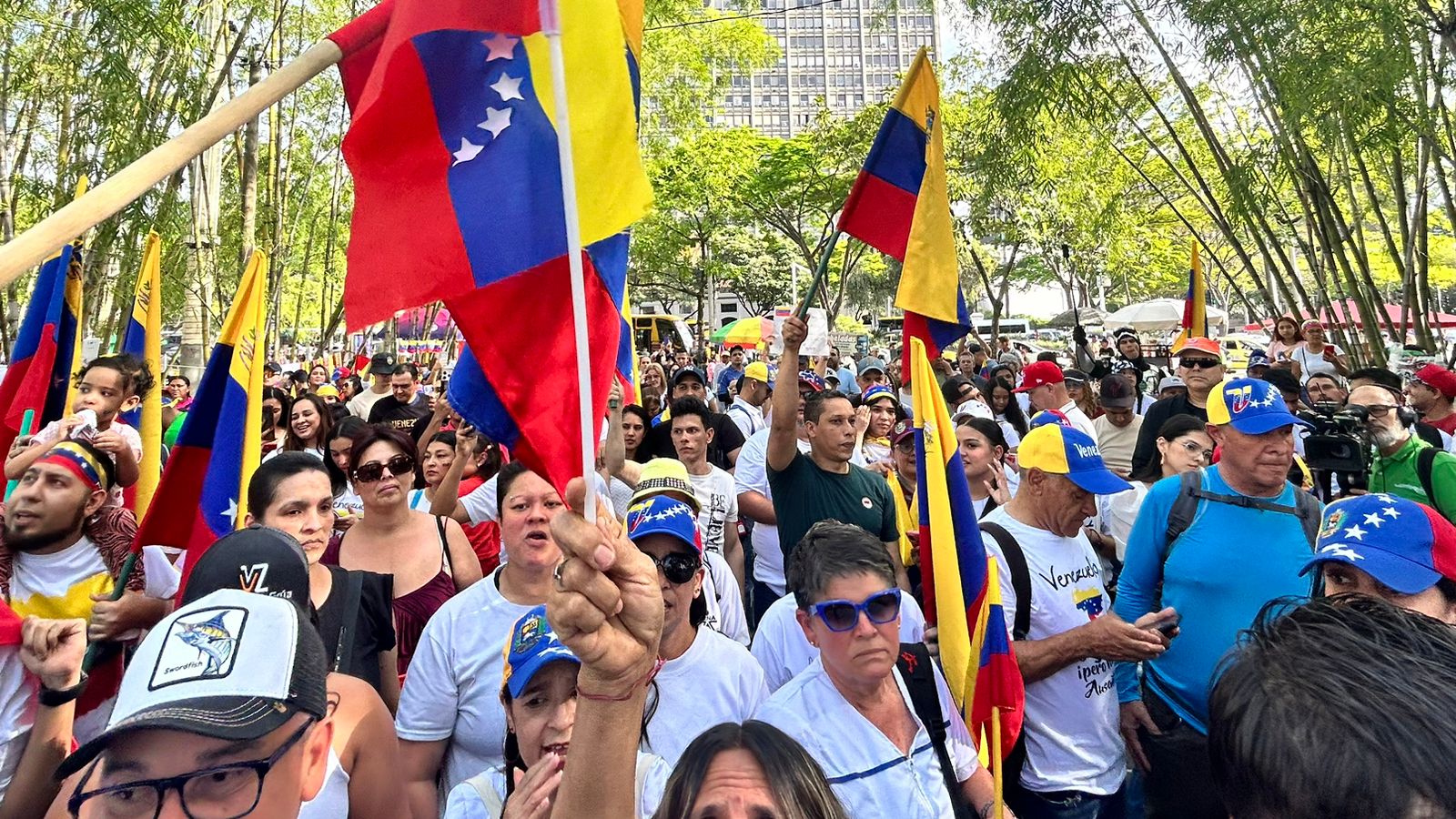 Plantón de venezolanos en Medellín