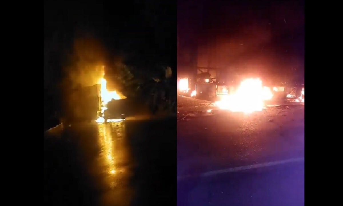 Varios vehículos incinerados