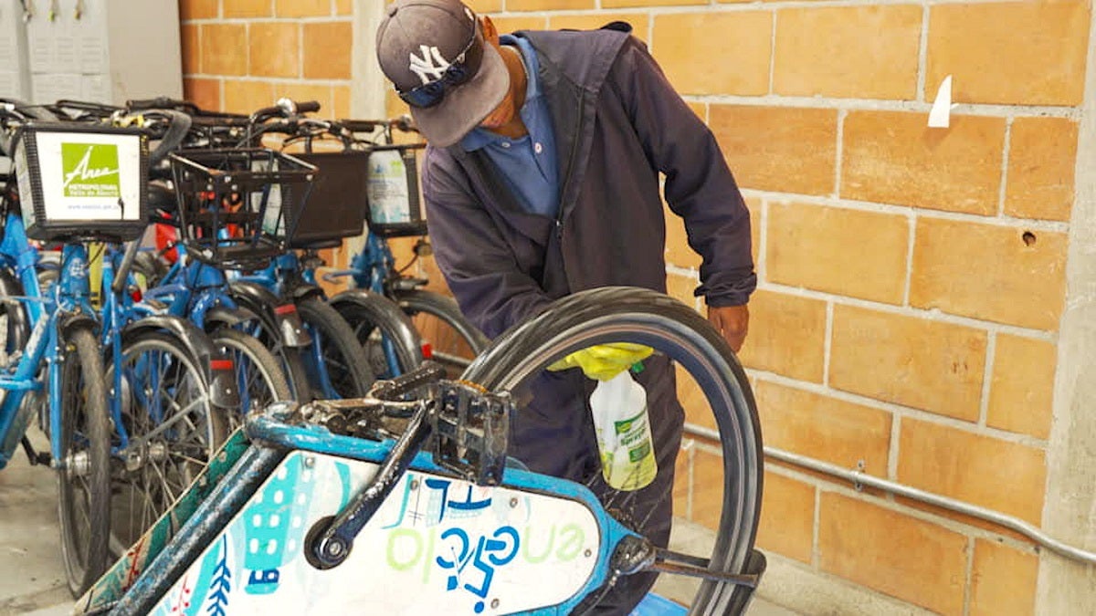 Bicicletas de EnCicla fueron lavadas y restauradas