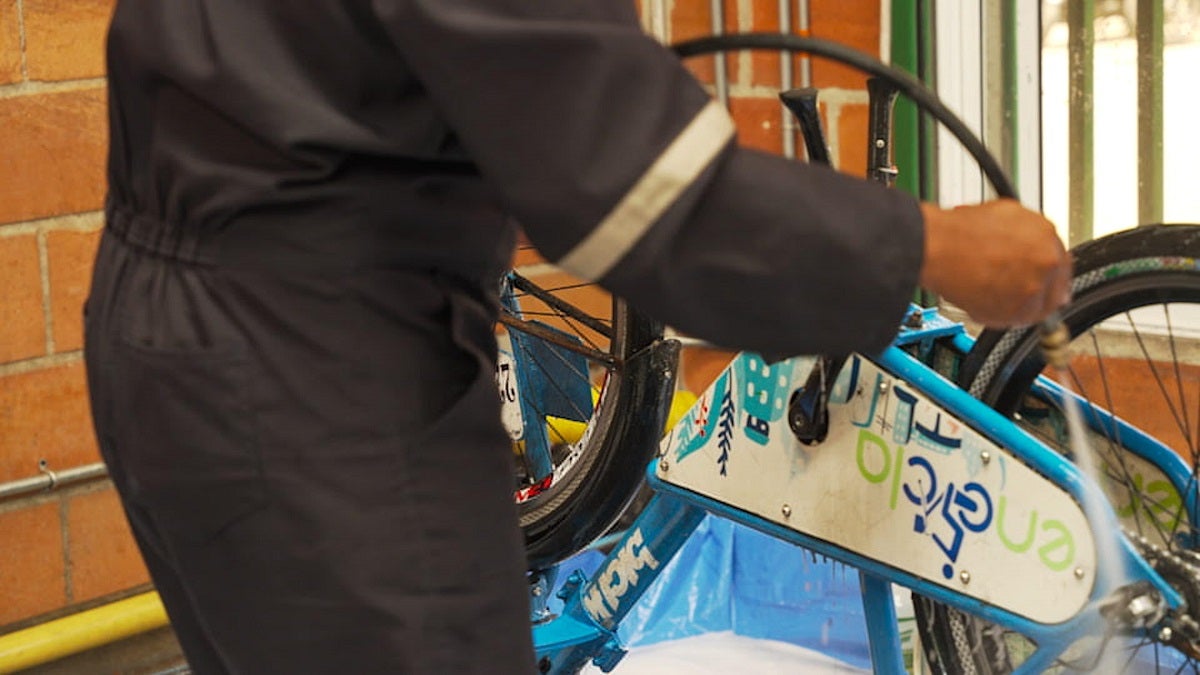 Bicicletas de EnCicla fueron lavadas y restauradas