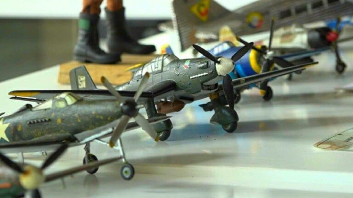 Más de 100 aviones a escala hacen parte de la Feria de las Flores en el aeropuerto Olaya Herrera