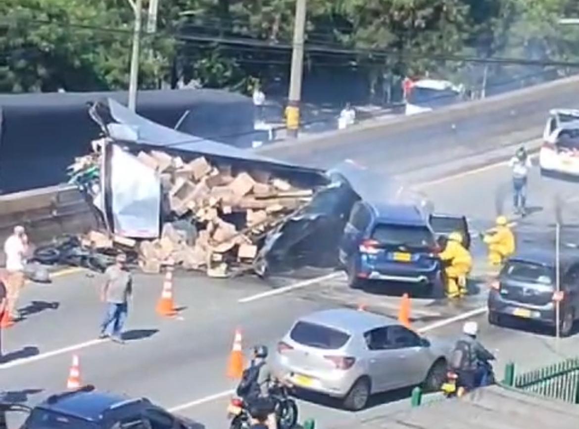 Colisión múltiple dejó dos muertos y dos capturados en Copacabana